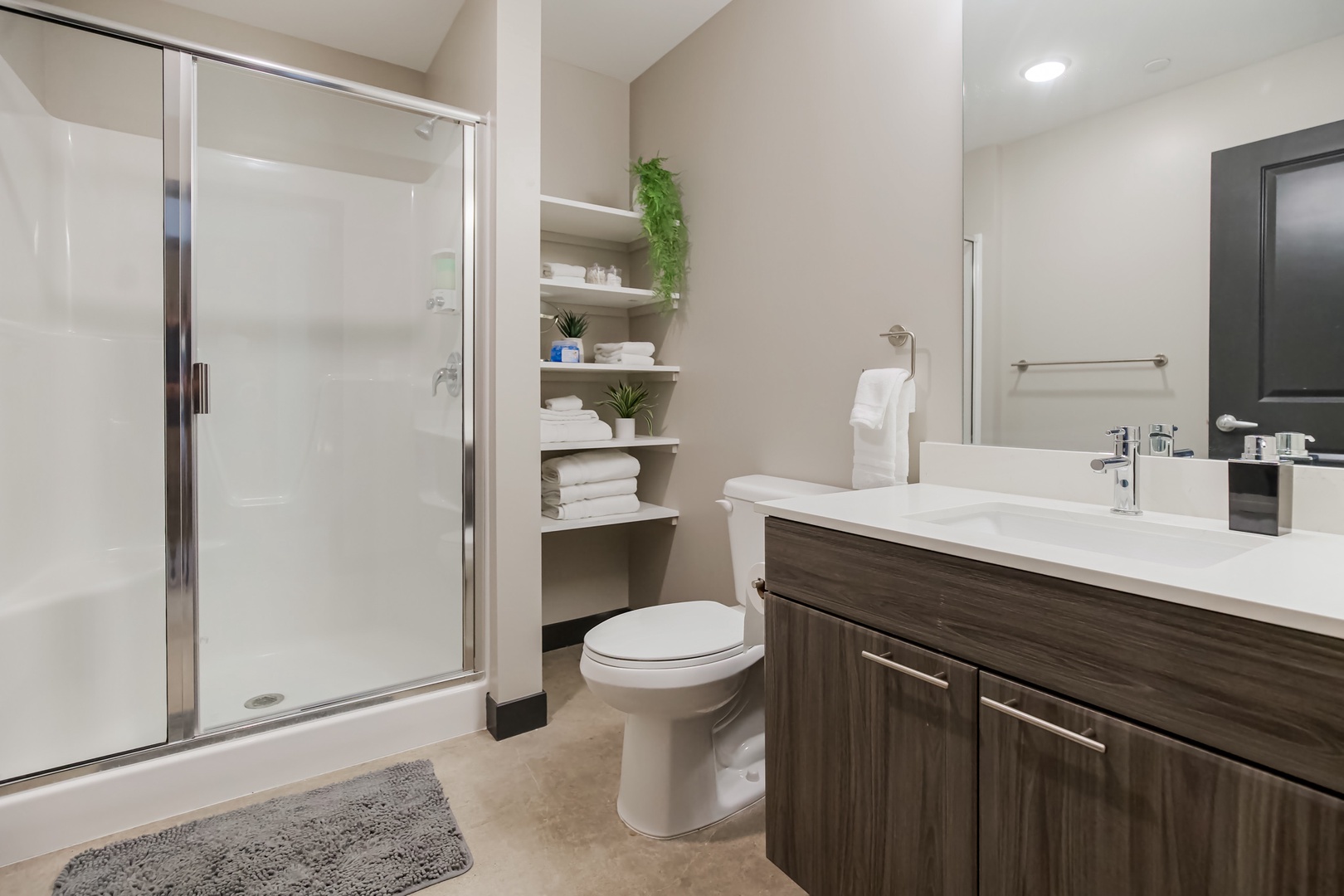 720MAINSTLISTEDBYKATIEMCDERMID.UNIT70869P003
