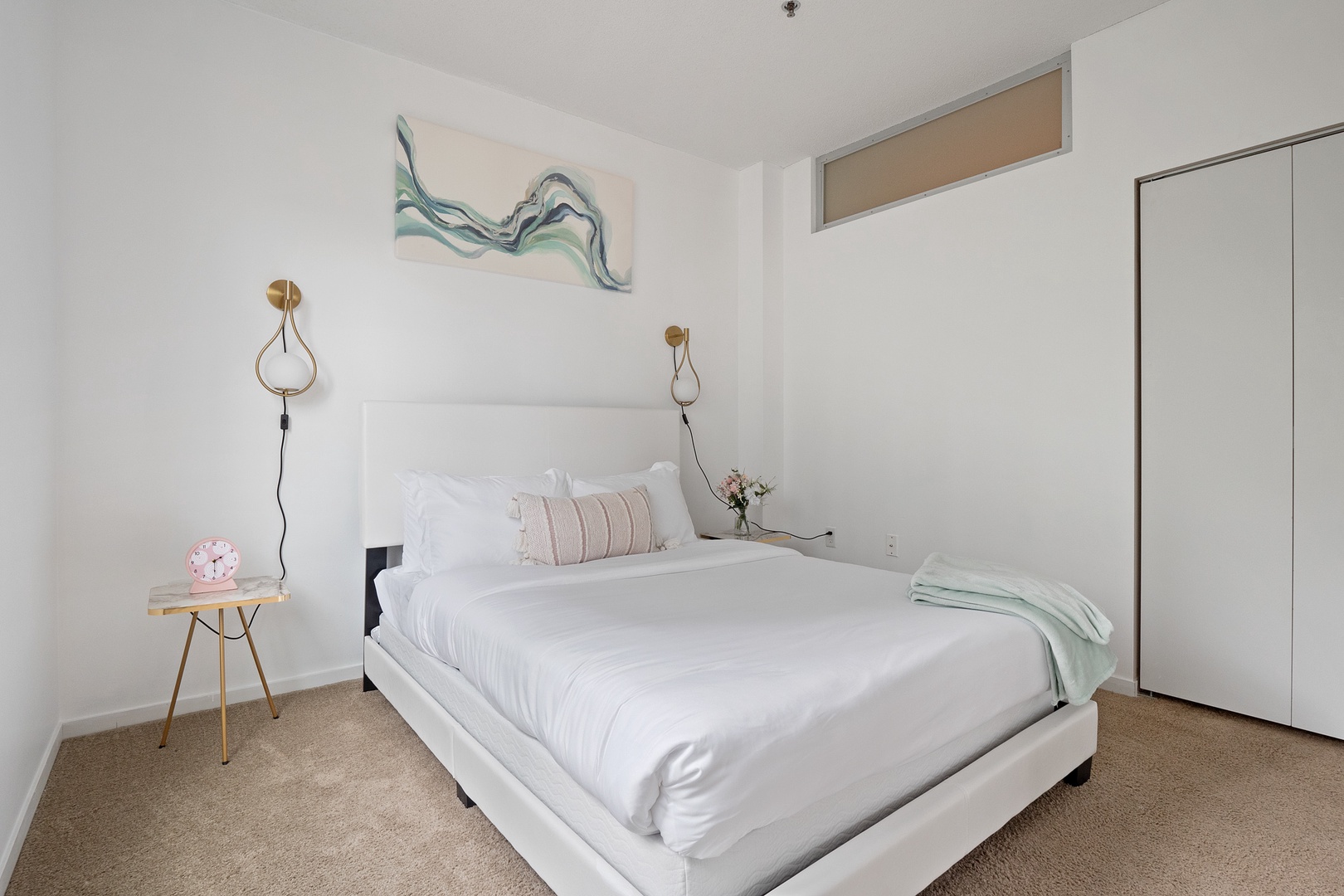 Elegant Urban Living: Experience Luxury in this One-Bedroom Condo Oasis