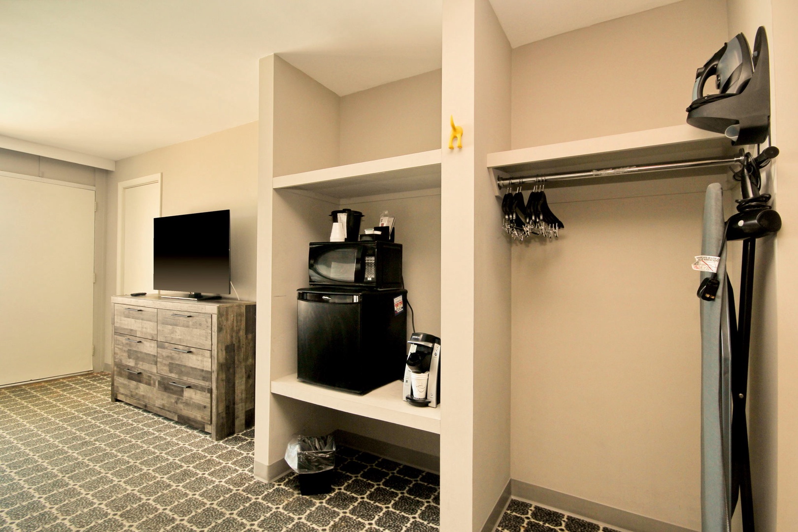 Kitchenette for light meal prep and snacks