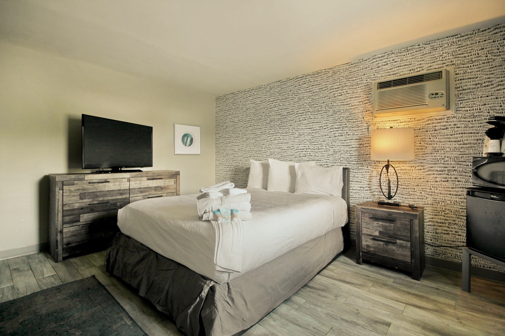 Enjoy the comfort of the queen bedroom