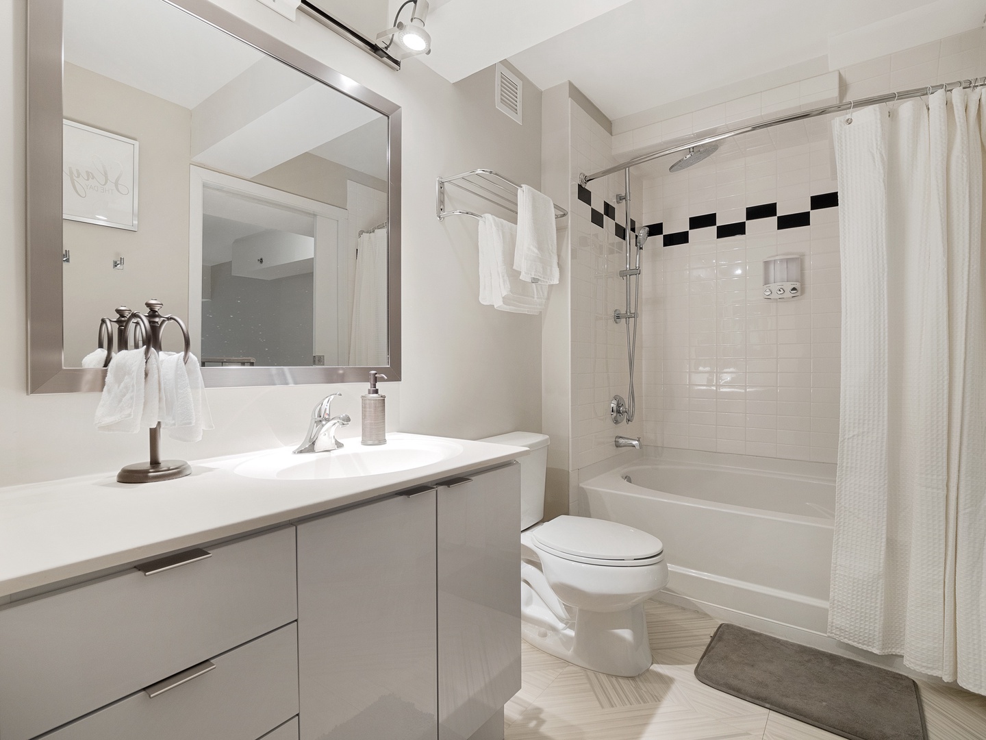 Discover the beauty of simplicity in this minimalist bathroom design