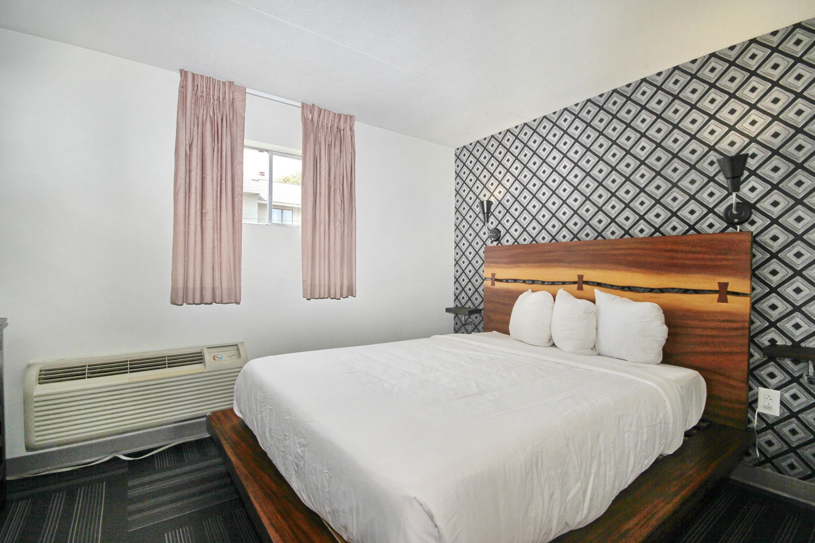 45-web-or-mls-IMG_Holiday Shores_Room211_ESNQ2_09
