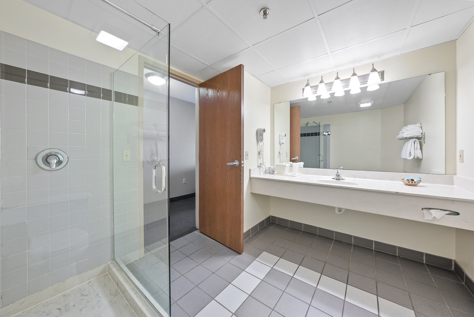 Discover the beauty of simplicity in this minimalist bathroom design