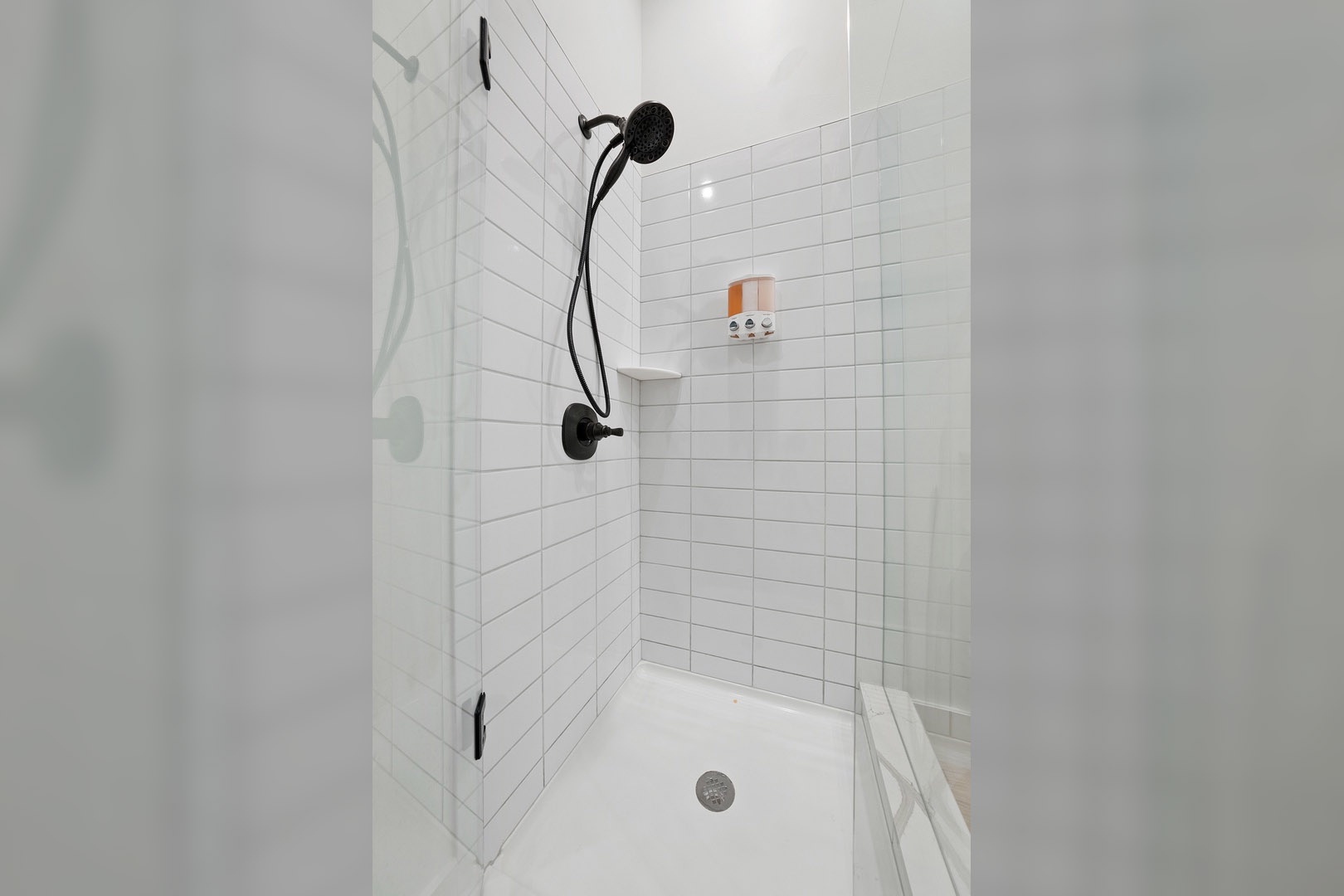 bathroom airriva hotel booking