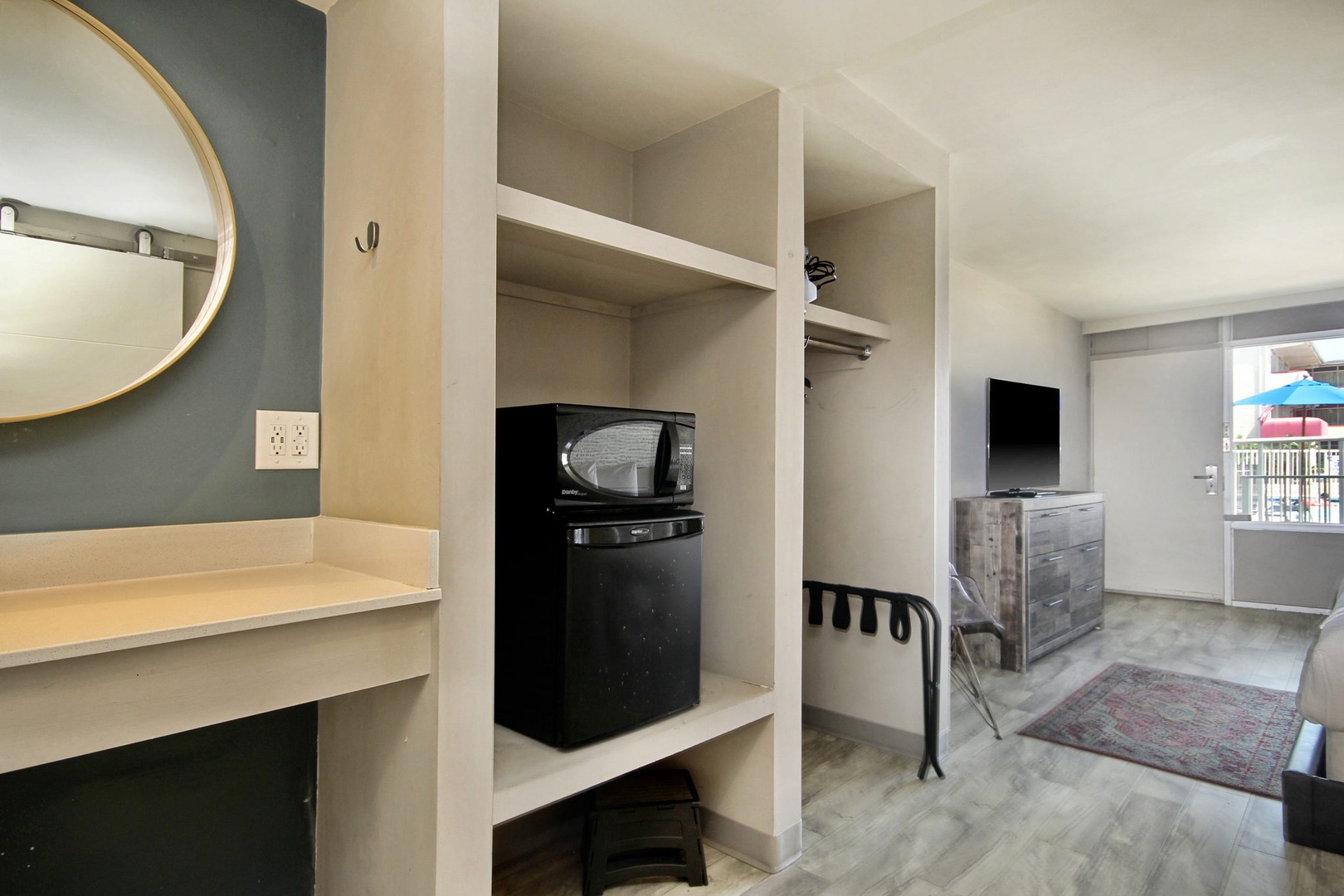 Compact kitchenette, ideal for your stay