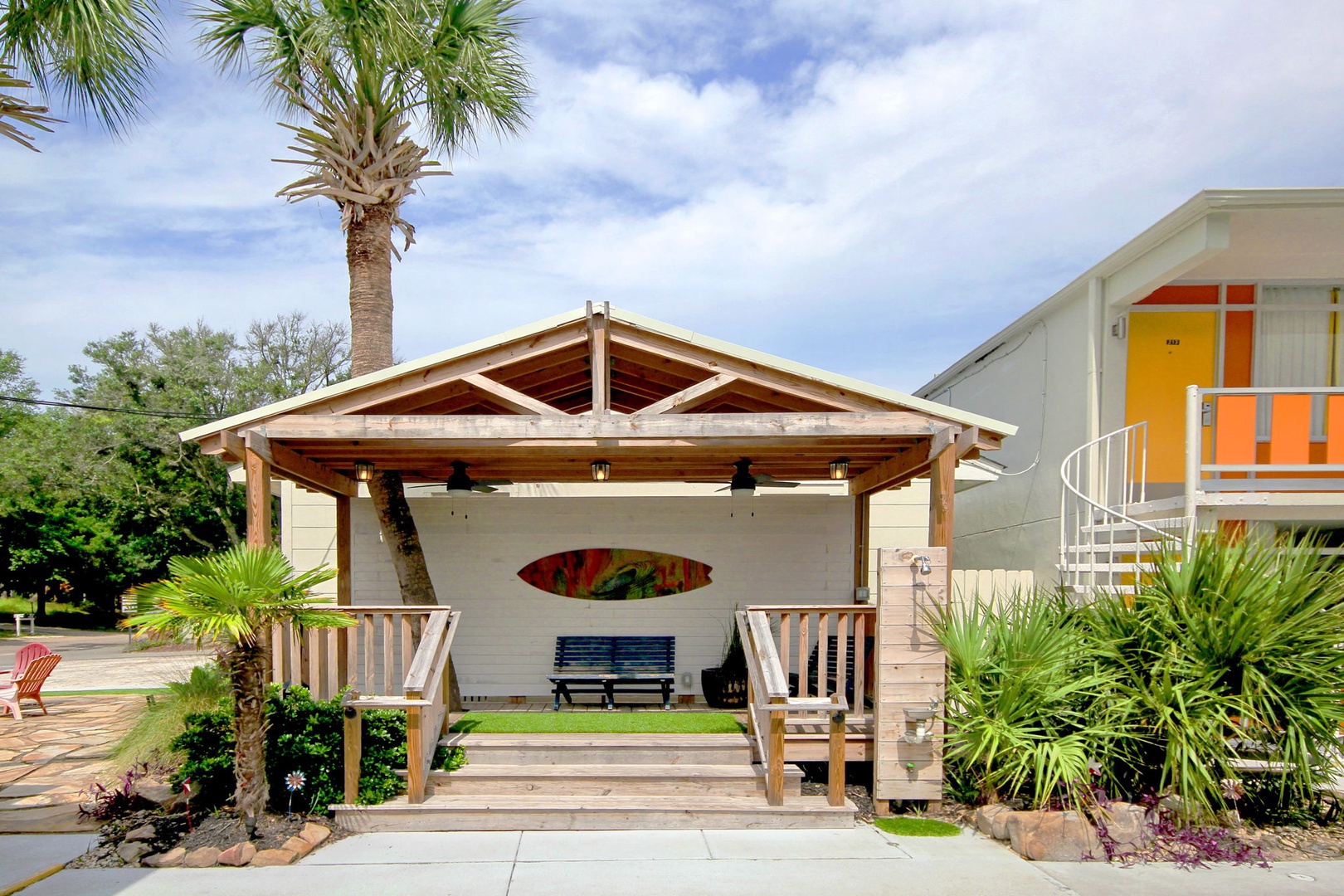 5-web-or-mls-IMG_Holiday Shores_Exterior_04