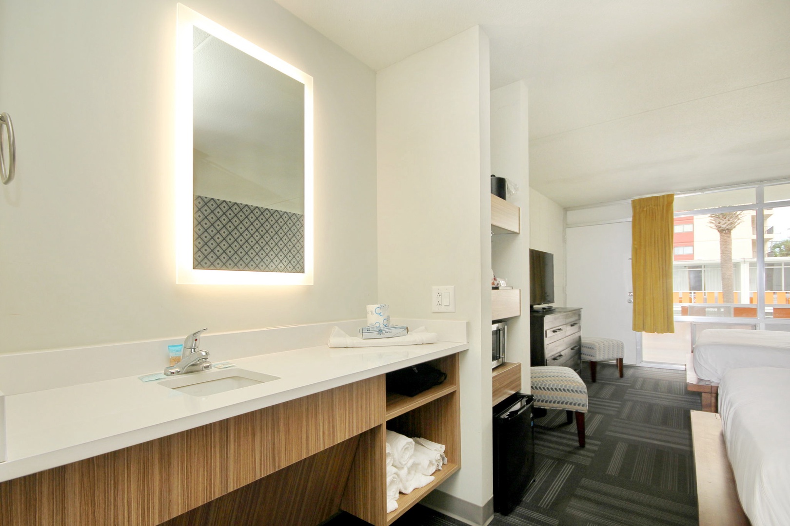 29-web-or-mls-IMG_Holiday Shores_Room206_NQQ_03