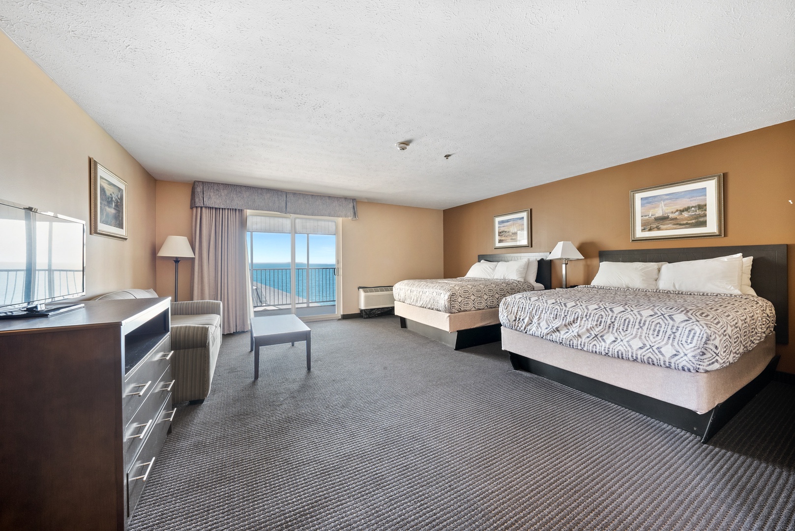 Stylish Family Suite with Panoramic Lake Scenery