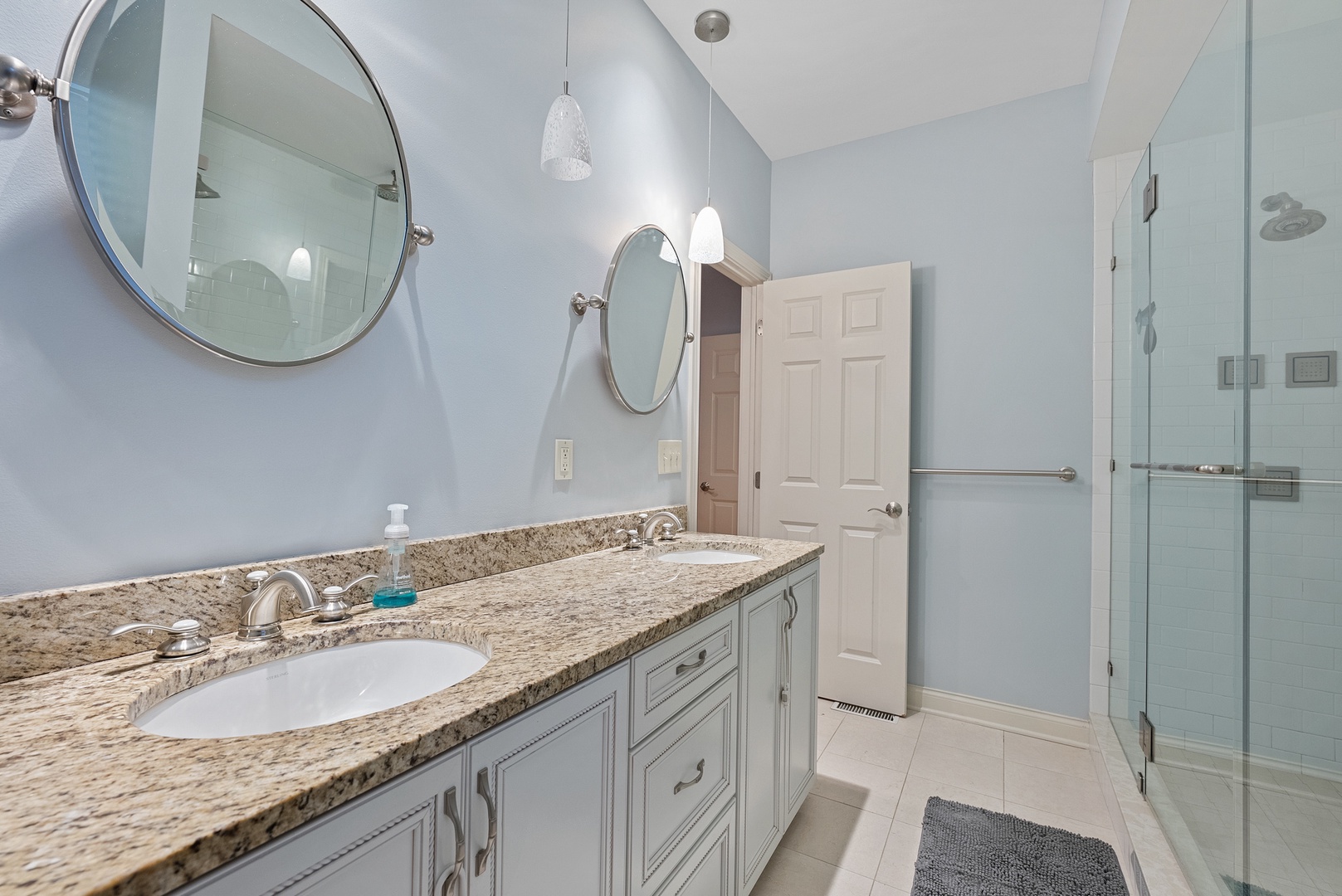 Downtown Cleveland Luxury Rental Home Bathroom