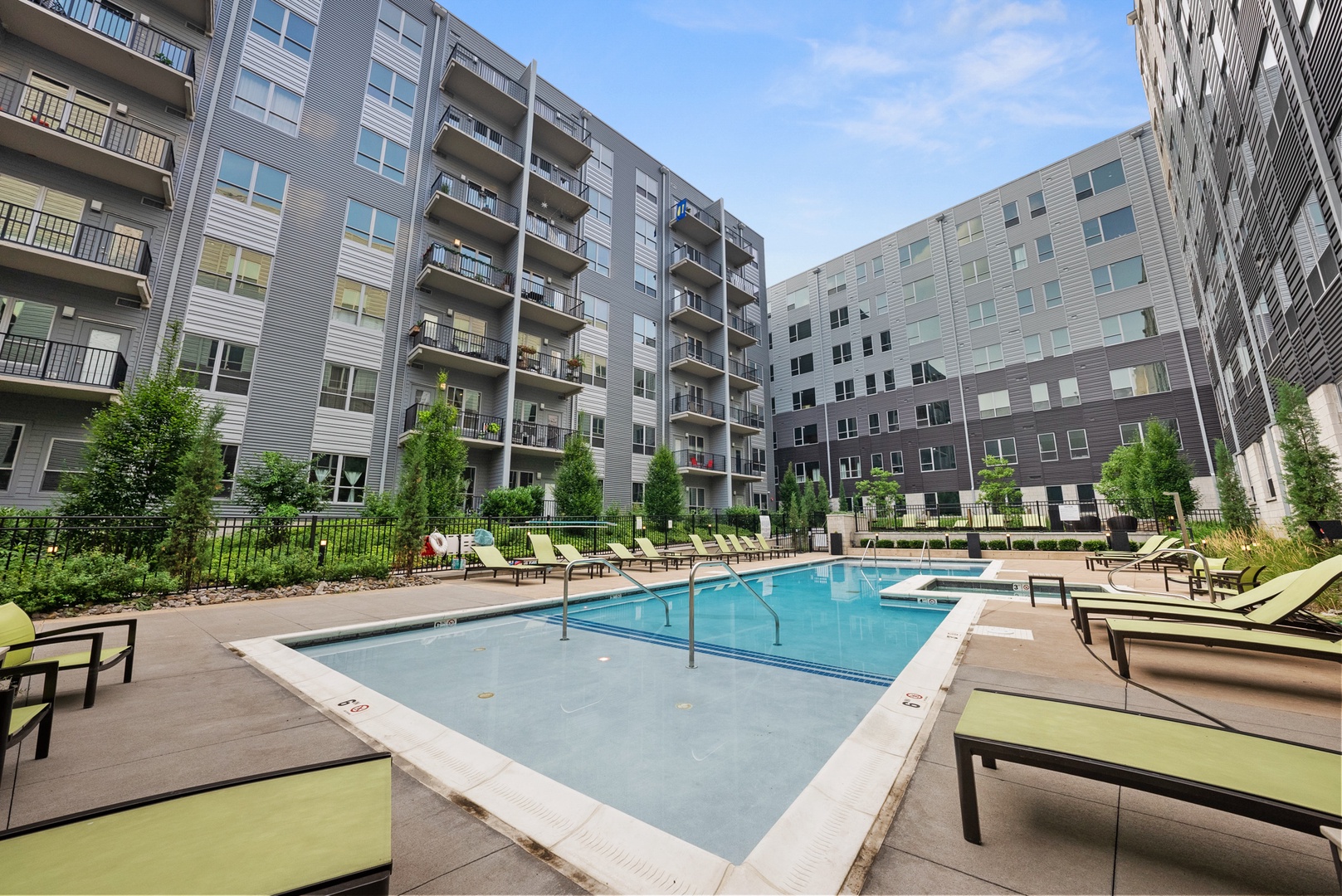 Live, work, and play right in the heart of downtown Louisville at The EDGE on 4th