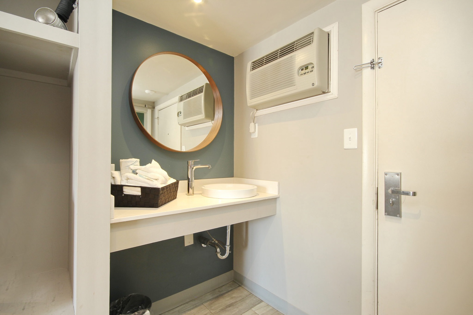 Clean and functional bathroom for your stay