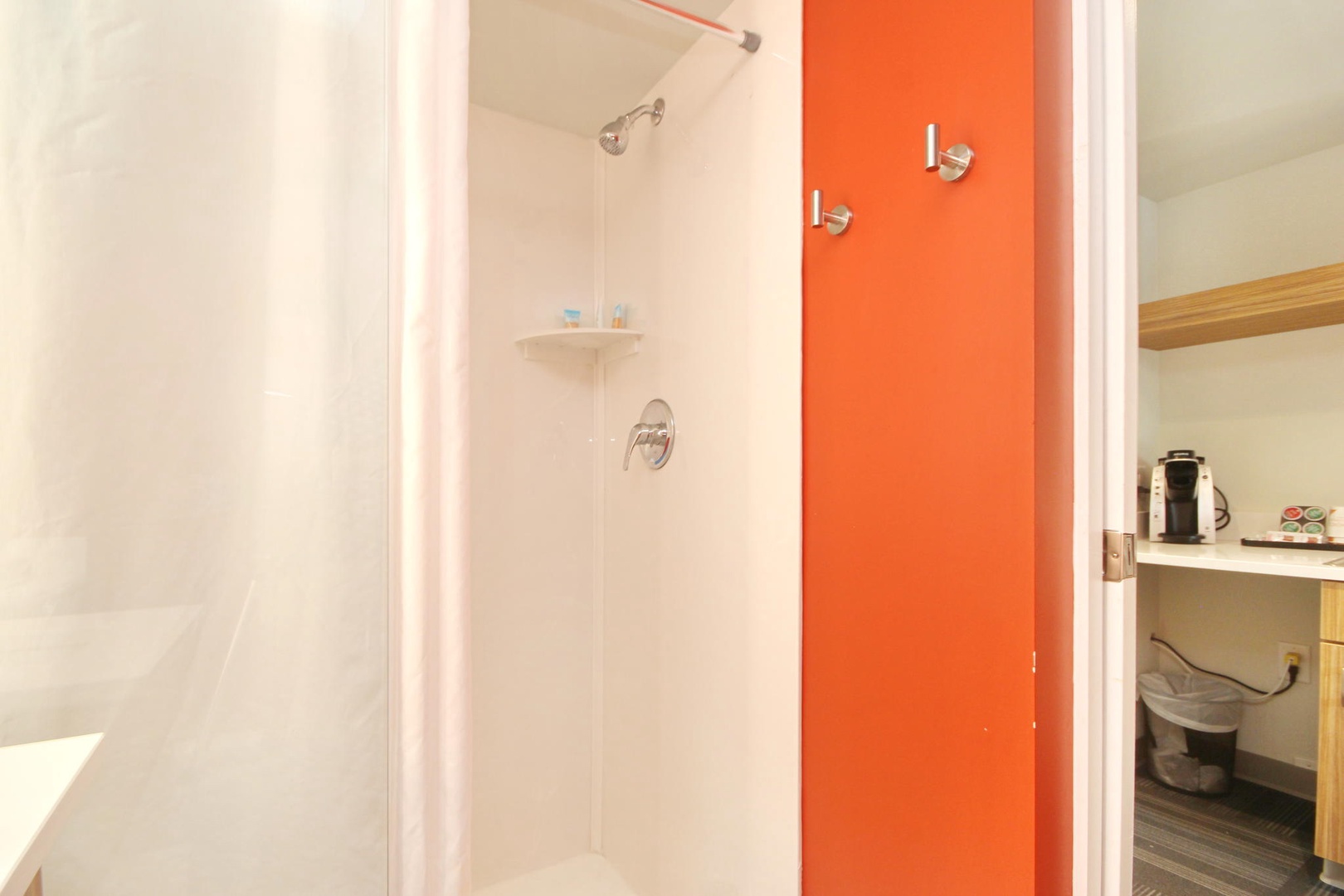 44-web-or-mls-IMG_Holiday Shores_Room211_ESNQ2_08