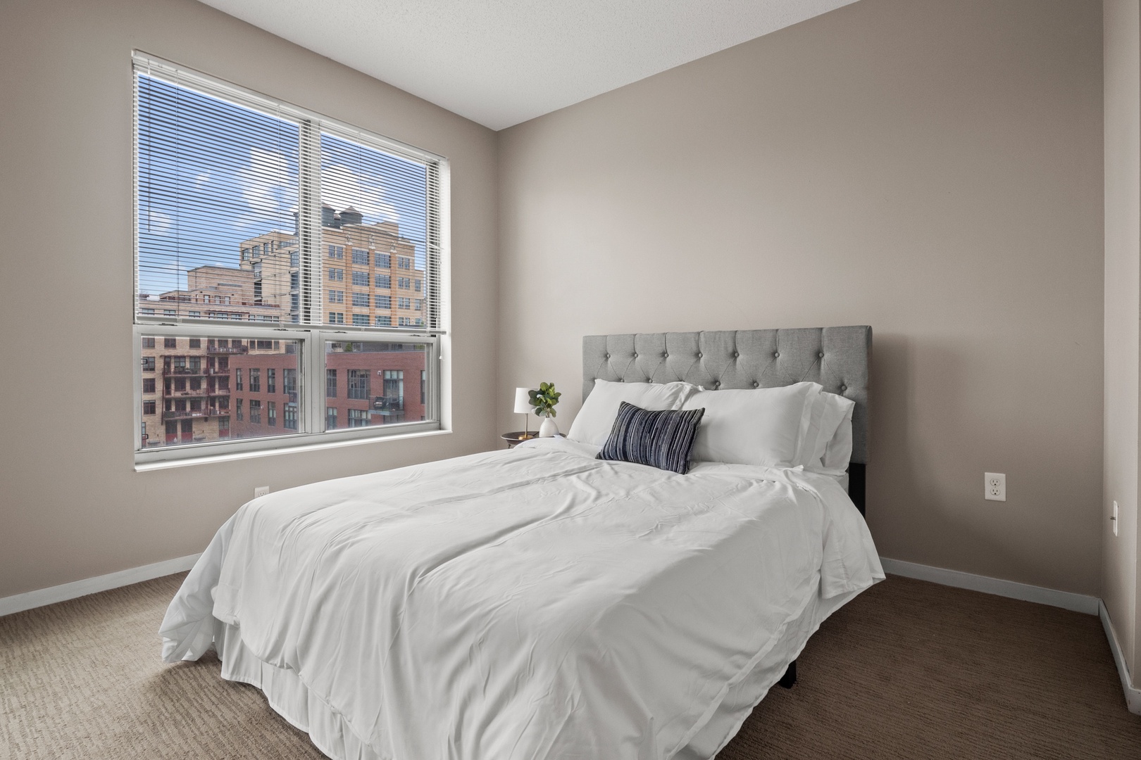 Urban Oasis: Experience Chic Comfort in this One-Bedroom Condo Retreat