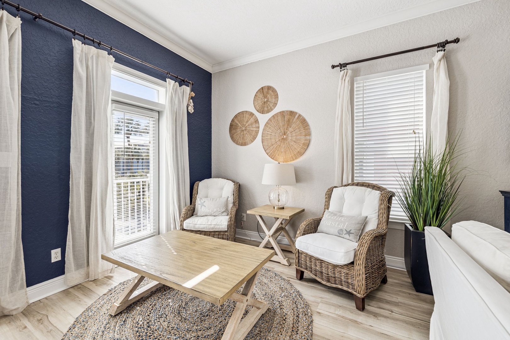Sink into these cozy wicker chairs and enjoy your morning coffee in this bright, beautifully decorated living space with natural textures and city views.