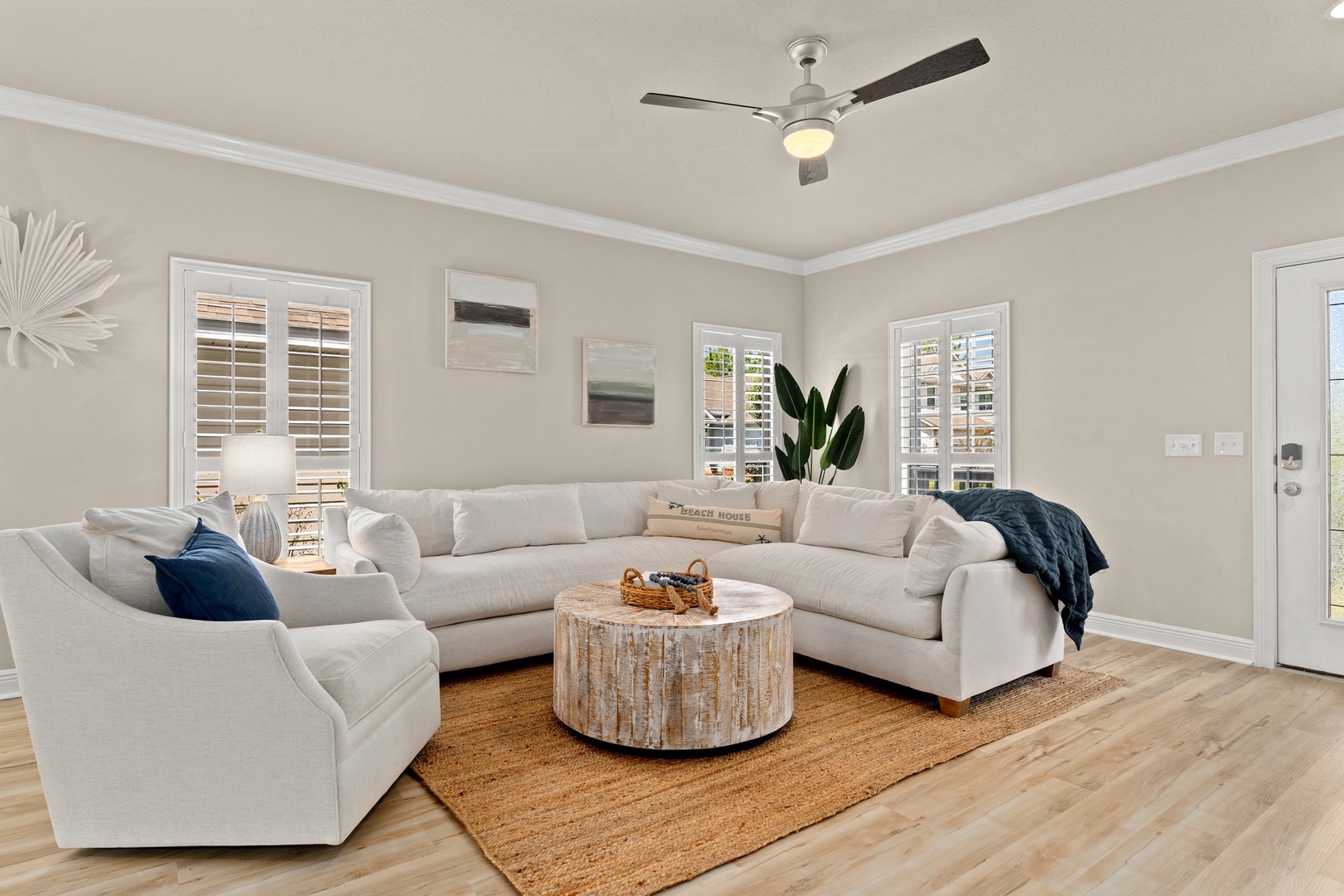 10-web-or-mls-305 Tropical Vreeze Dr017