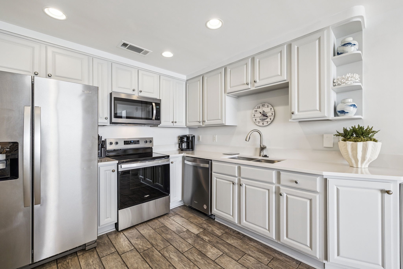 You'll love cooking in this bright, fully-equipped kitchen with stainless steel appliances and plenty of cabinet space for all your vacation needs.