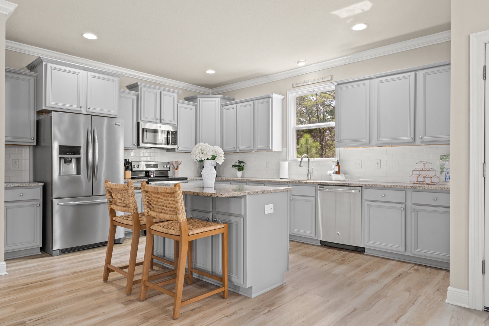 14-web-or-mls-305 Tropical Vreeze Dr021