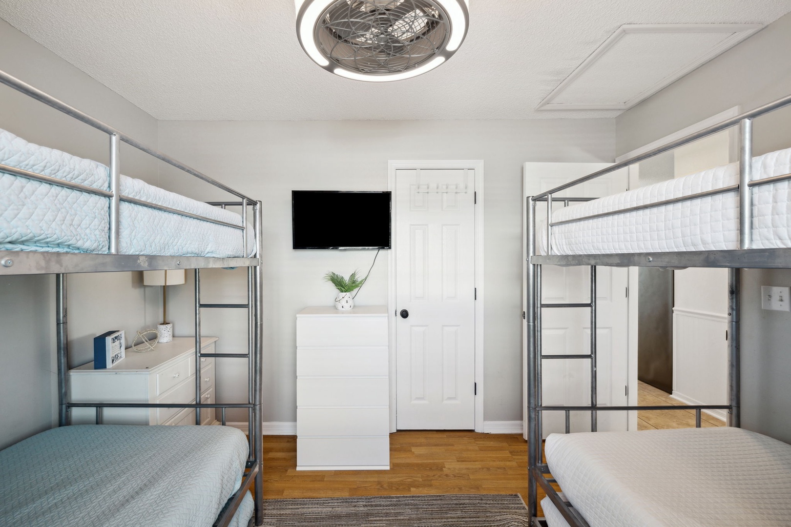 Array_11BeachsideDr1031-37