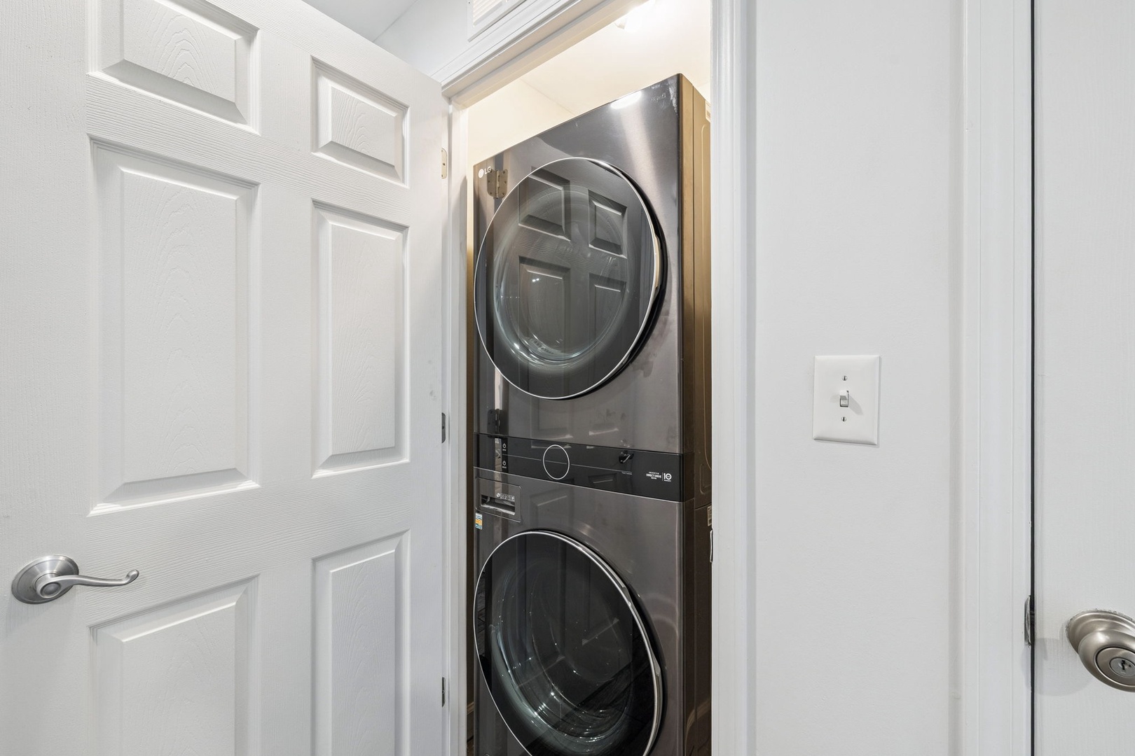 Your in-unit washer and dryer makes packing light a breeze—fresh clothes ready whenever you need them during your stay.
