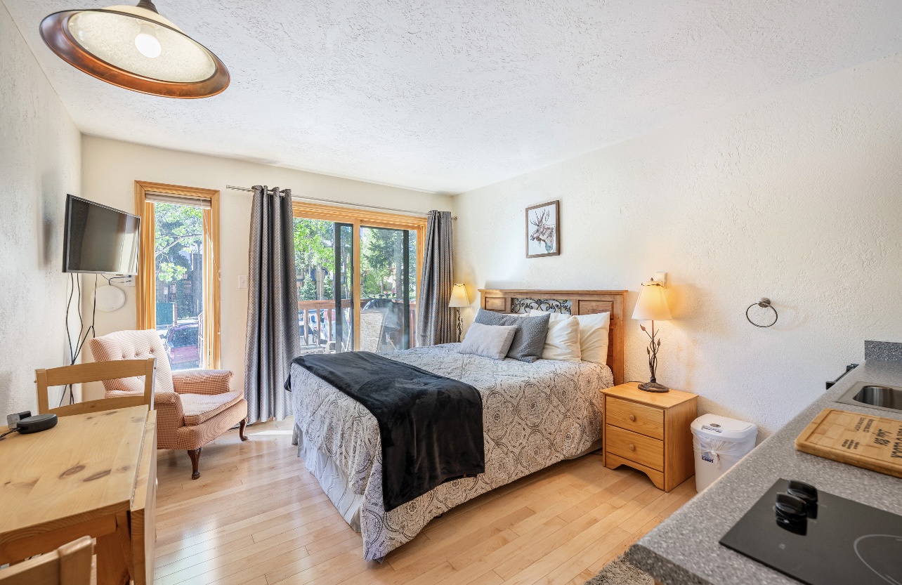 Four O'clock Lodge B06