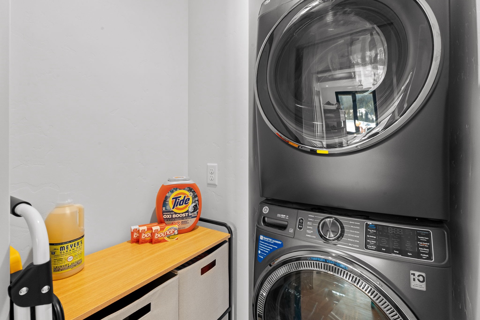 Keep your vacation wardrobe fresh with your own stackable washer and dryer, complete with detergent and folding space for total convenience.
