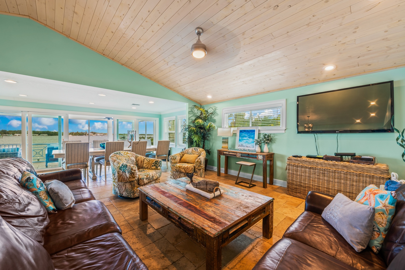 Upstairs Living Area