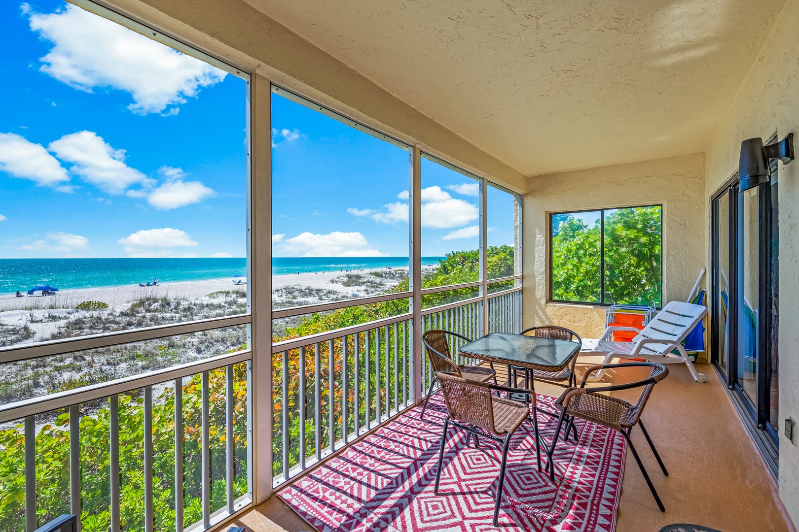 Private Screened Balcony - Dining Area