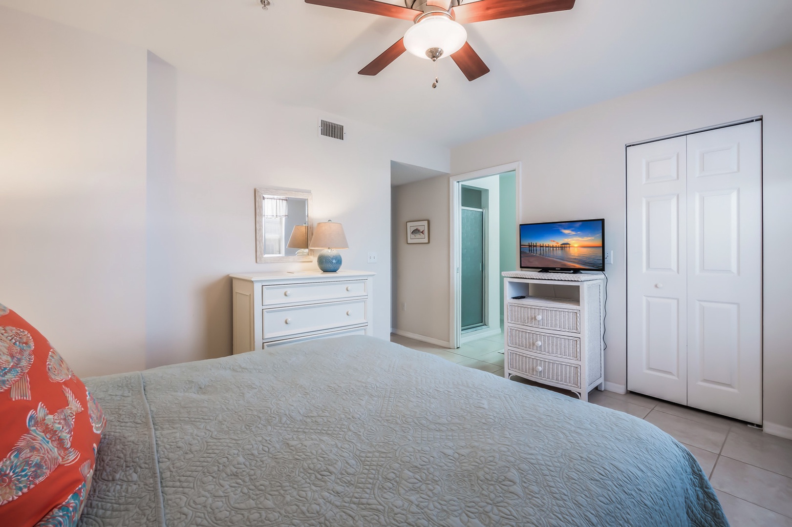 Master Bedroom, Sandy Pointe - AMI Locals