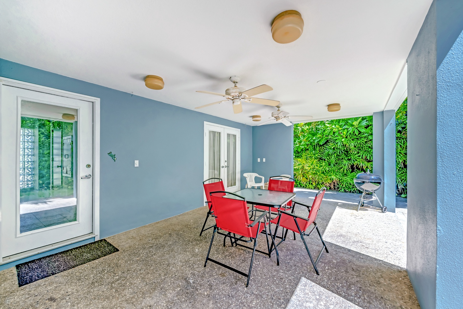 Outdoor Dining - Covered Lanai