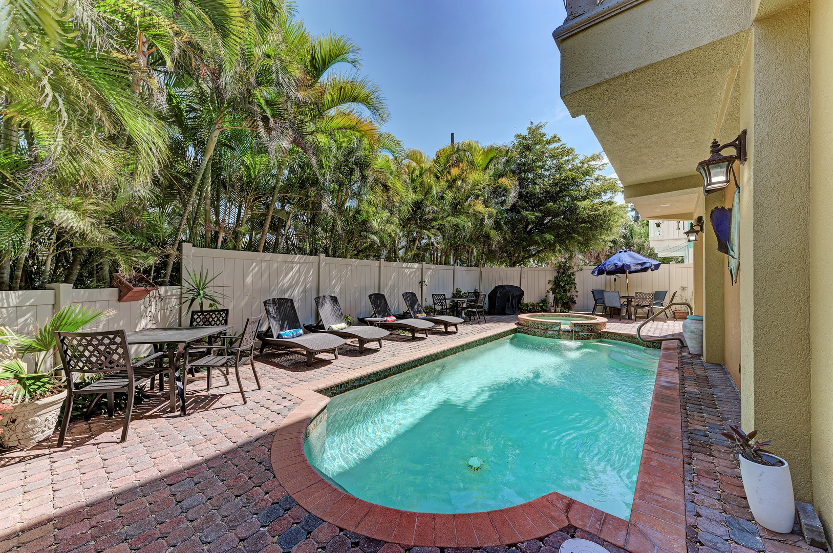 Pool - Loungers and Outdoor Lighting