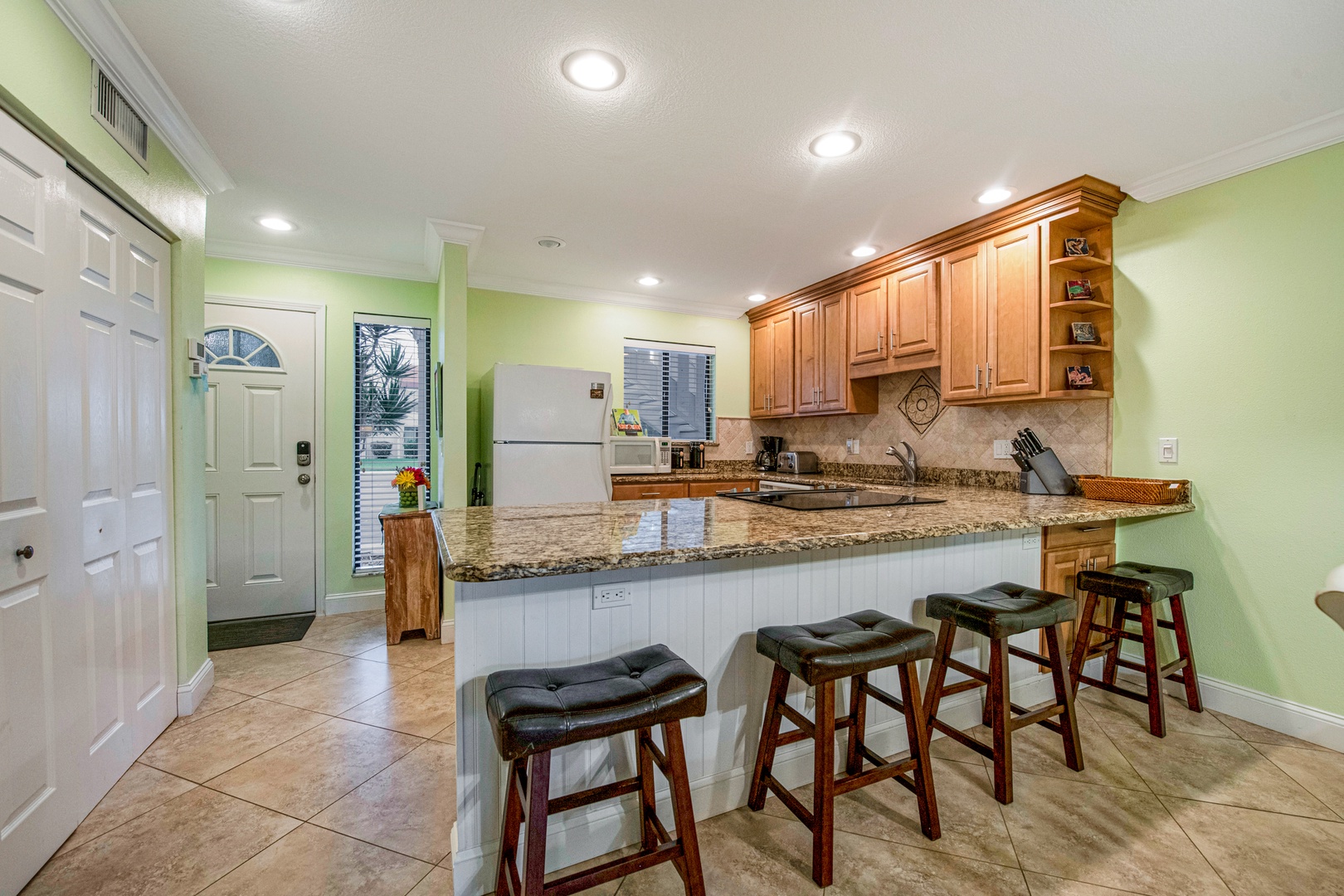 Kitchen - Breakfast Bar