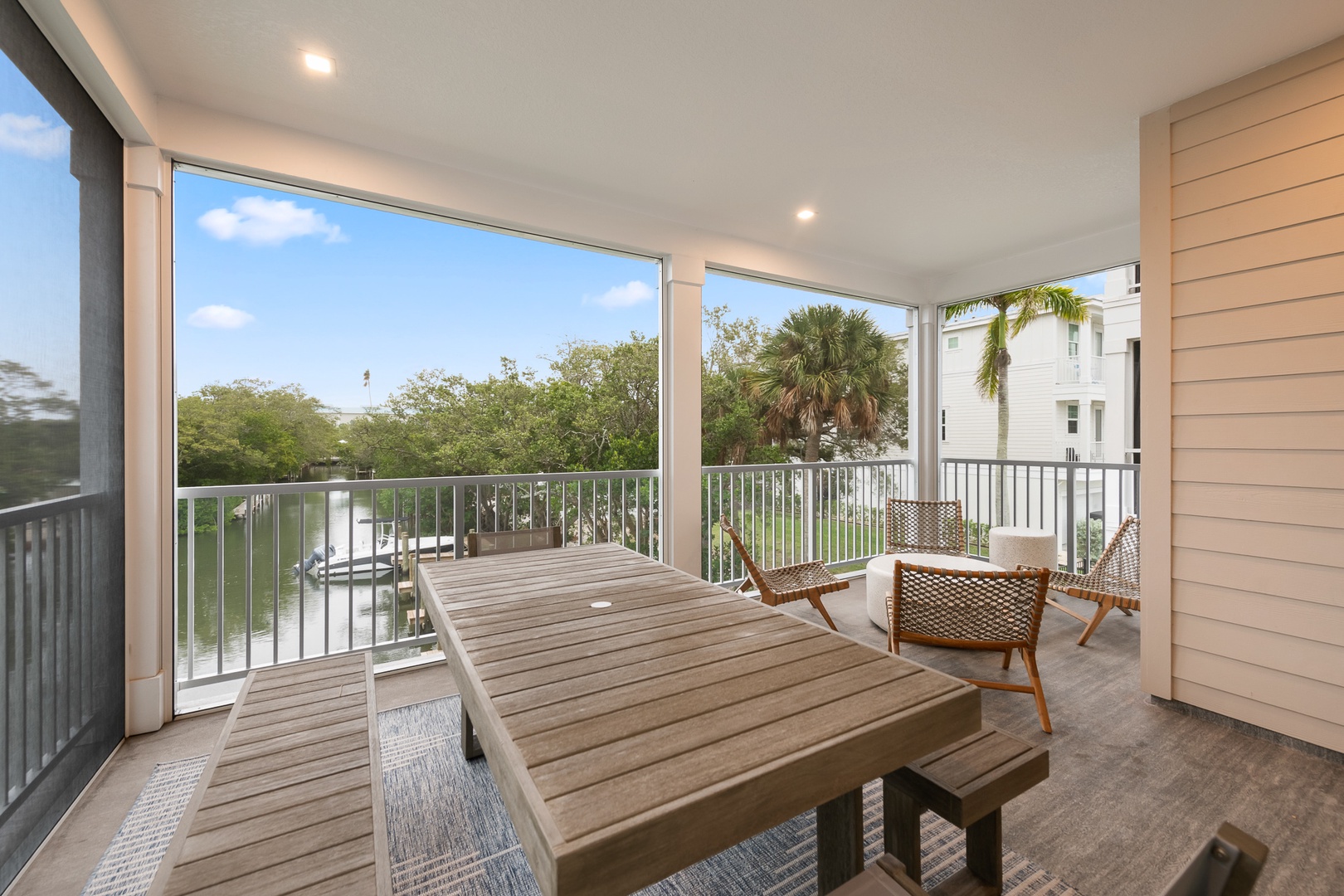 Outdoor Dining and Seating - Balcony