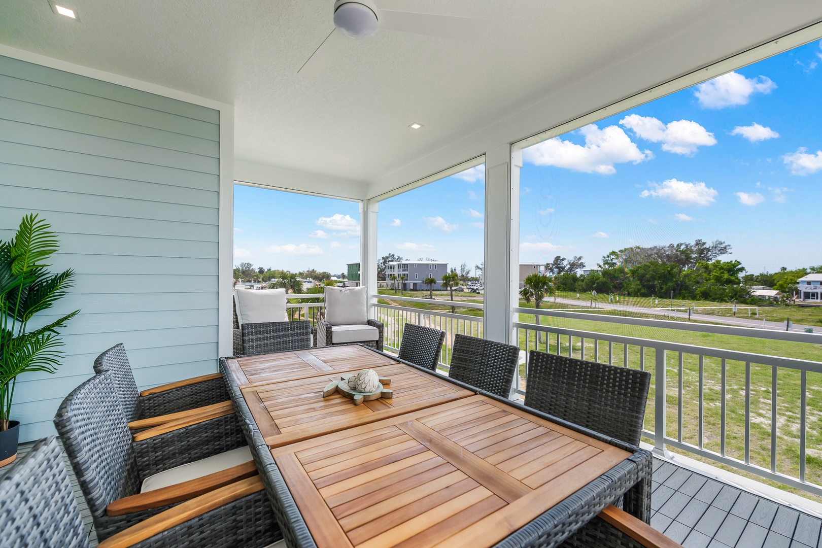 Balcony, Outdoor Dining