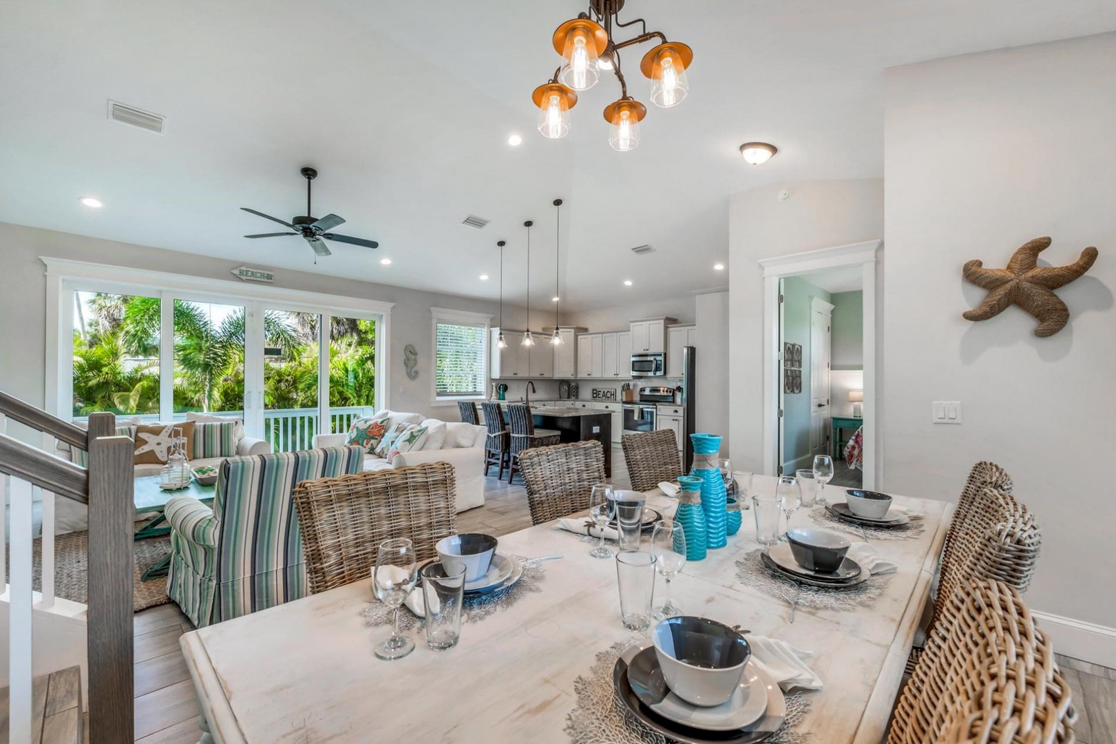 Dining Room, Beachy Keen - AMI Locals