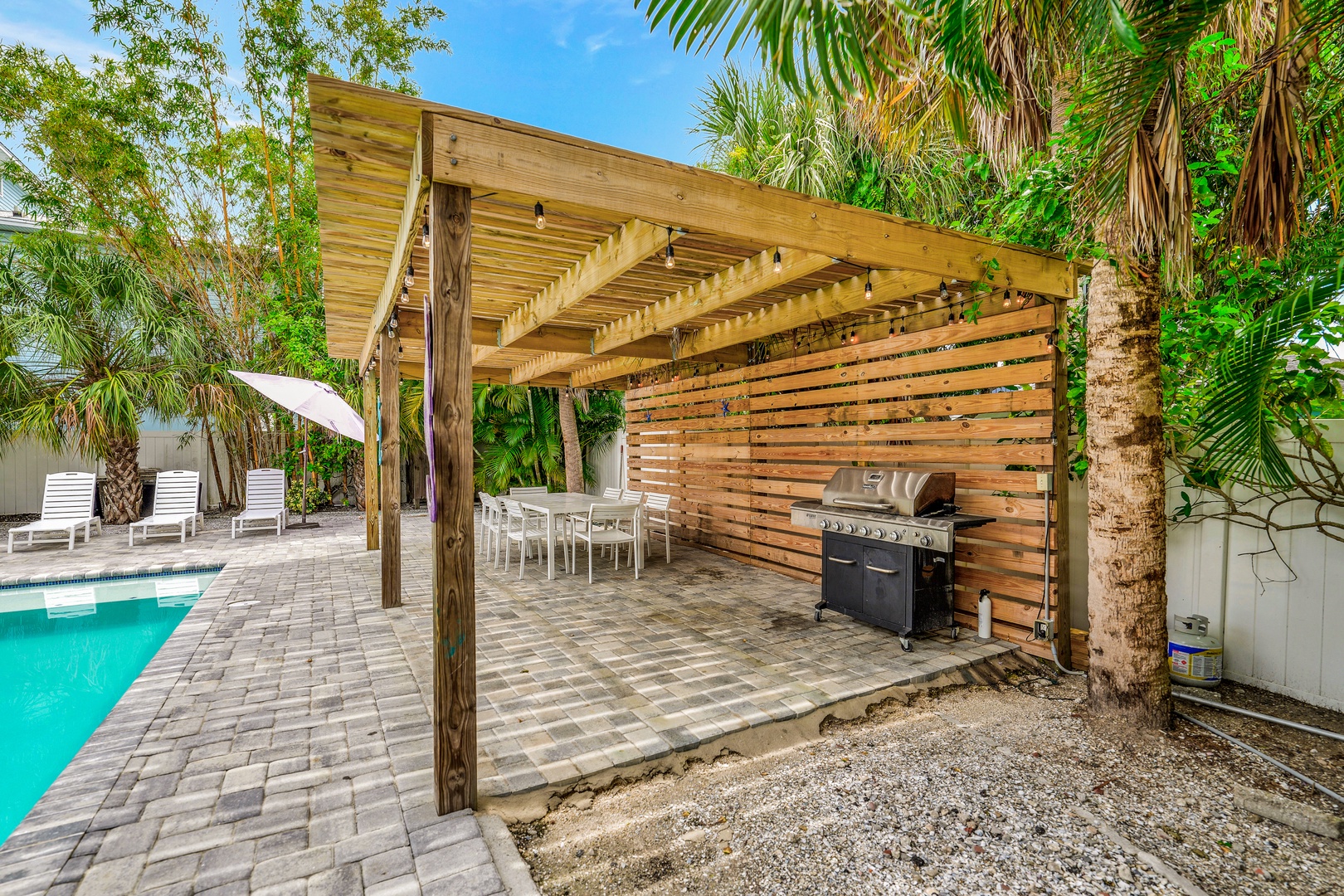 Covered Lanai - Outdoor Dining