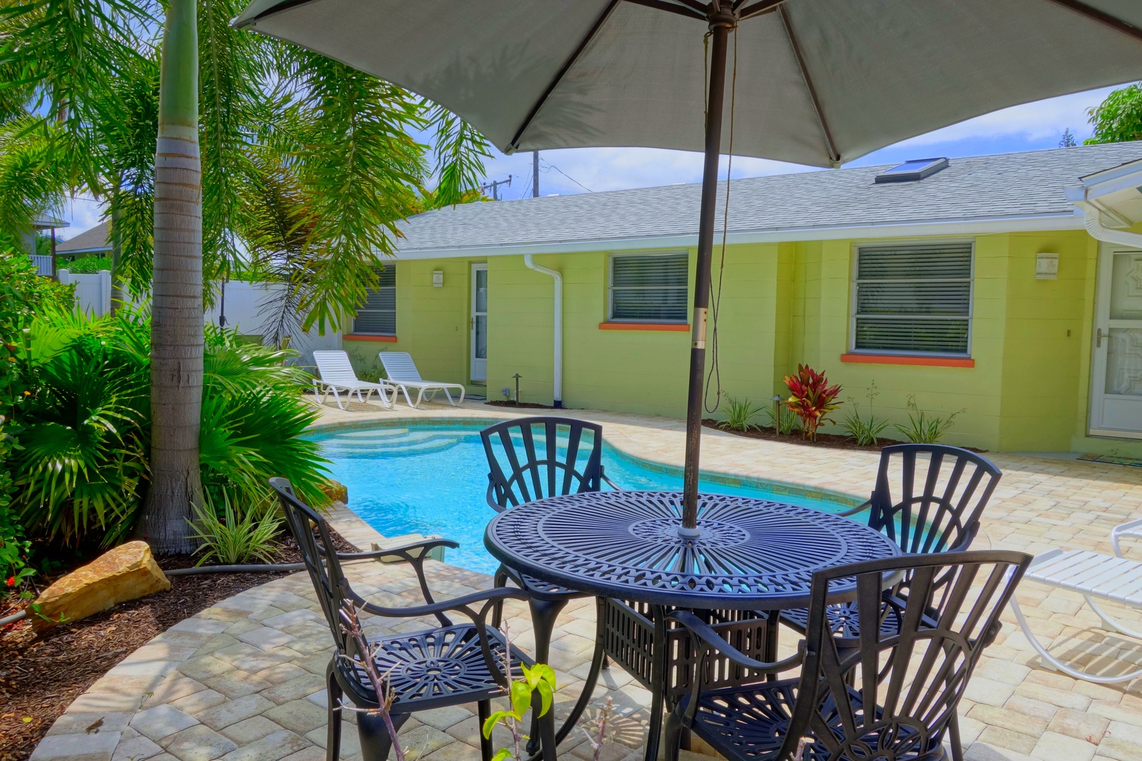 Poolside Dining