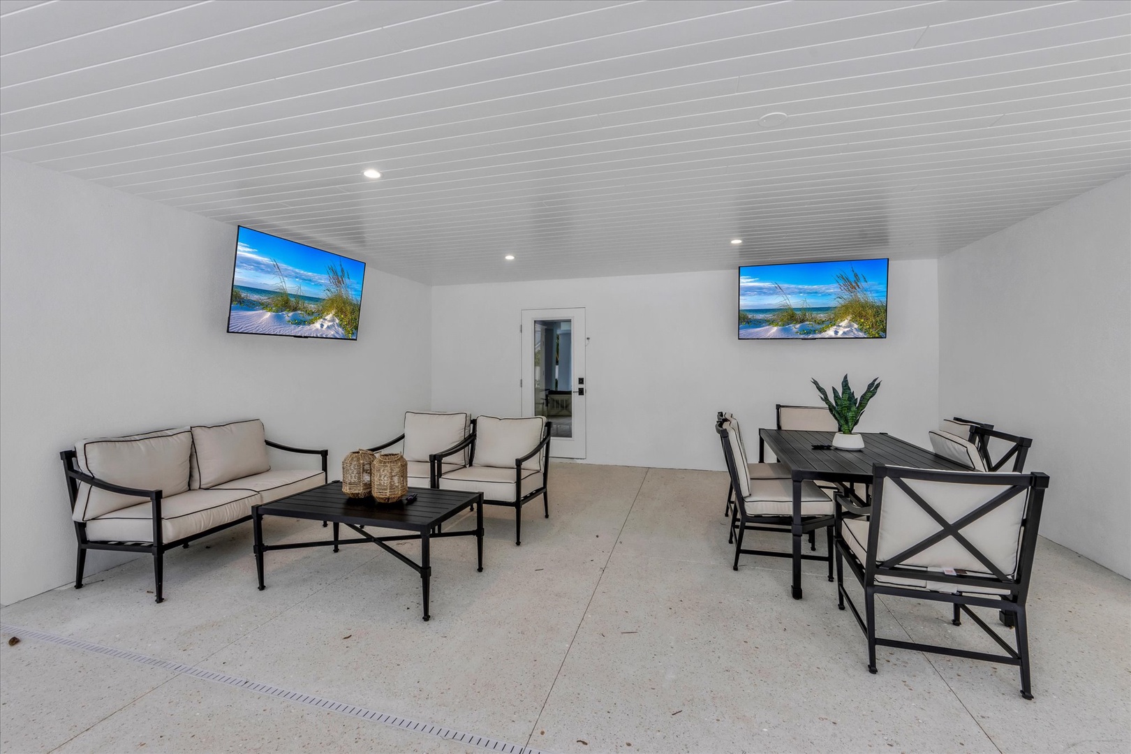 Poolside Outdoor Seating and Dining Table