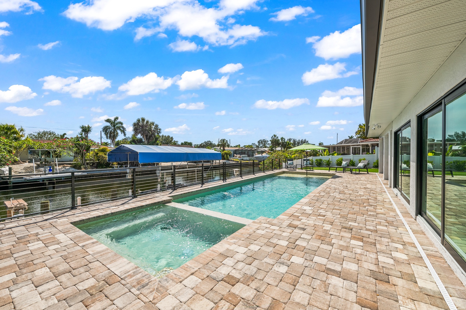 Private Pool - Canal Front