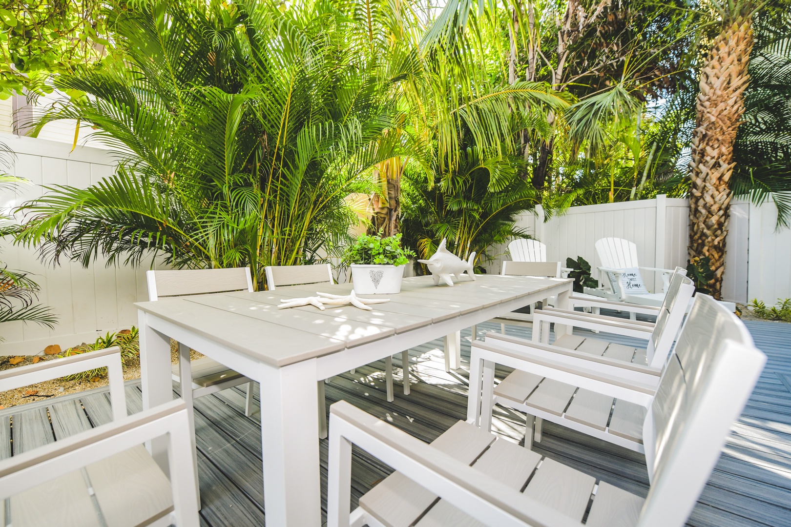 Outdoor Dining table, Aqua Paradise - AMI Locals