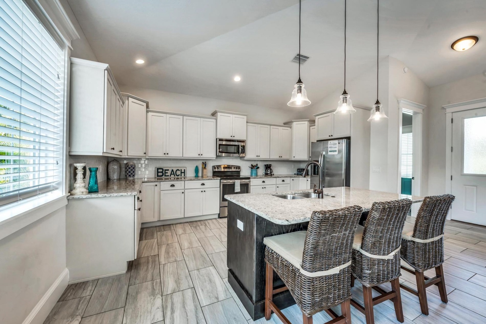 Kitchen, Beachy Keen - AMI Locals