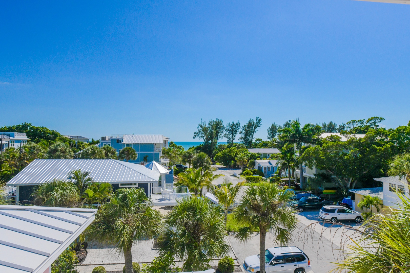 Gulf Views - Beach Access At End Of Street