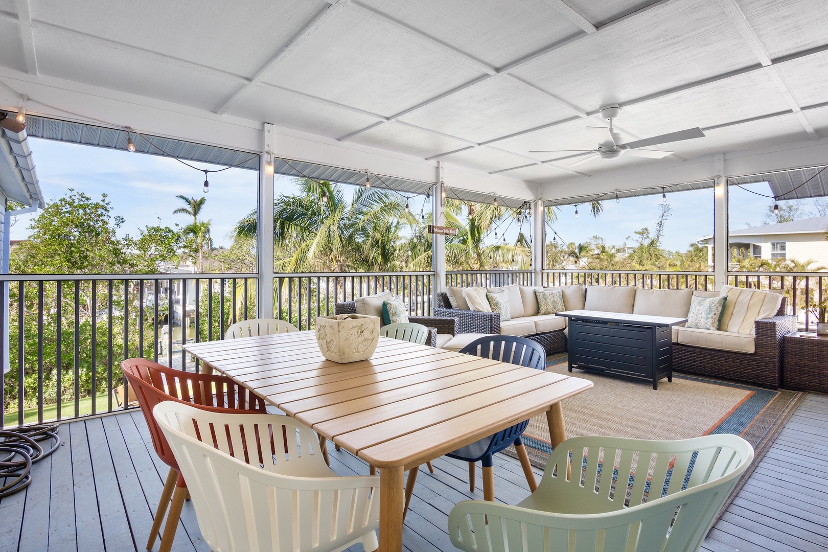 Screened in Porch Dining