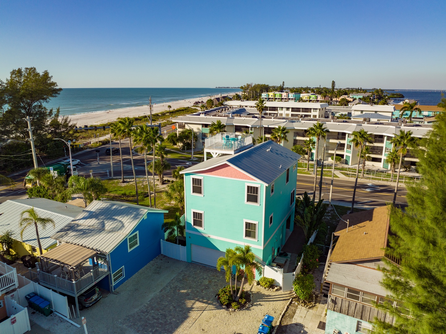 Sea Horse Beach House - AMI Locals