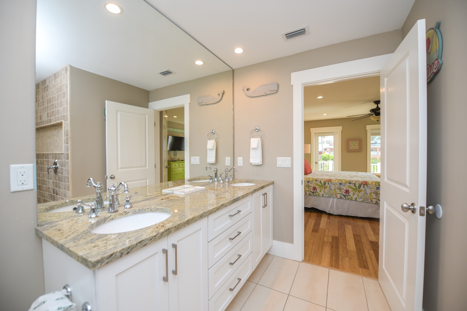 Ensuite Master Bathroom, Coconut Cove - AMI Locals