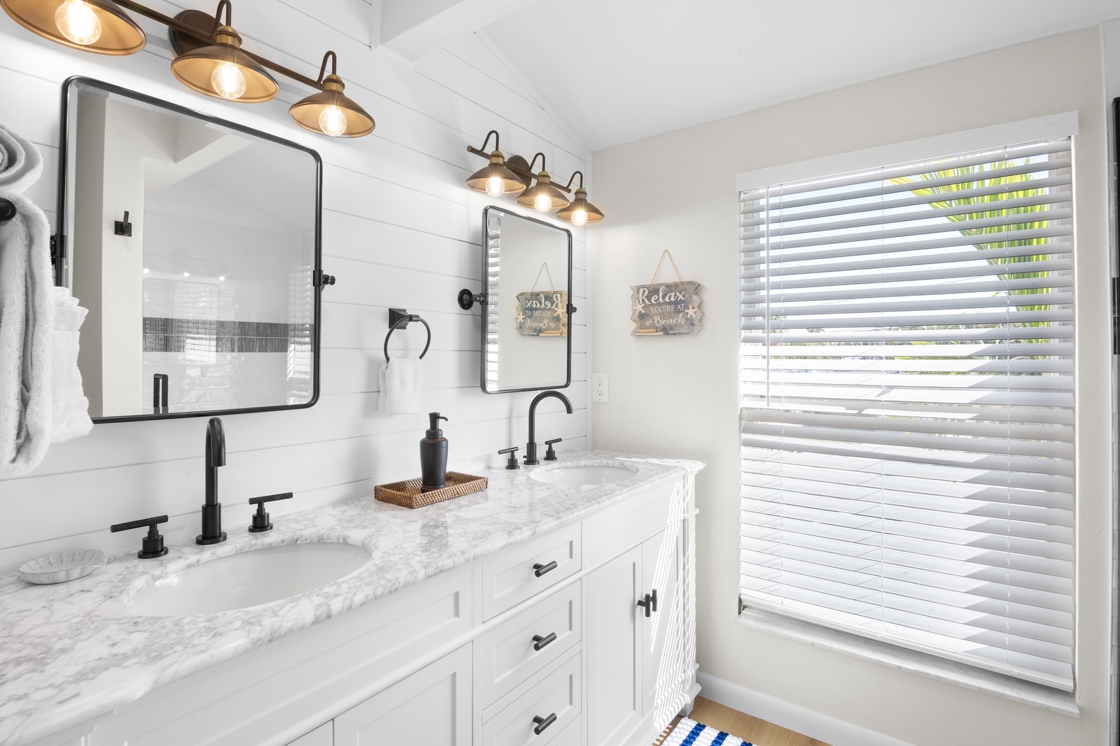 Second Bathroom - Ensuite and Dual Sinks