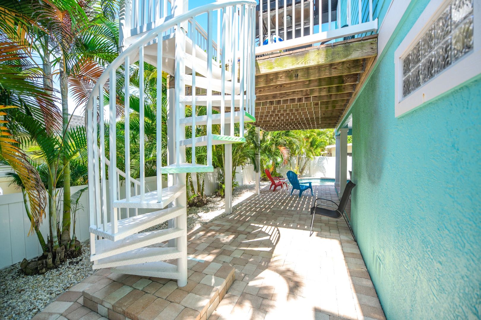 Backyard Patio, Blue Pineapple - AMI Locals