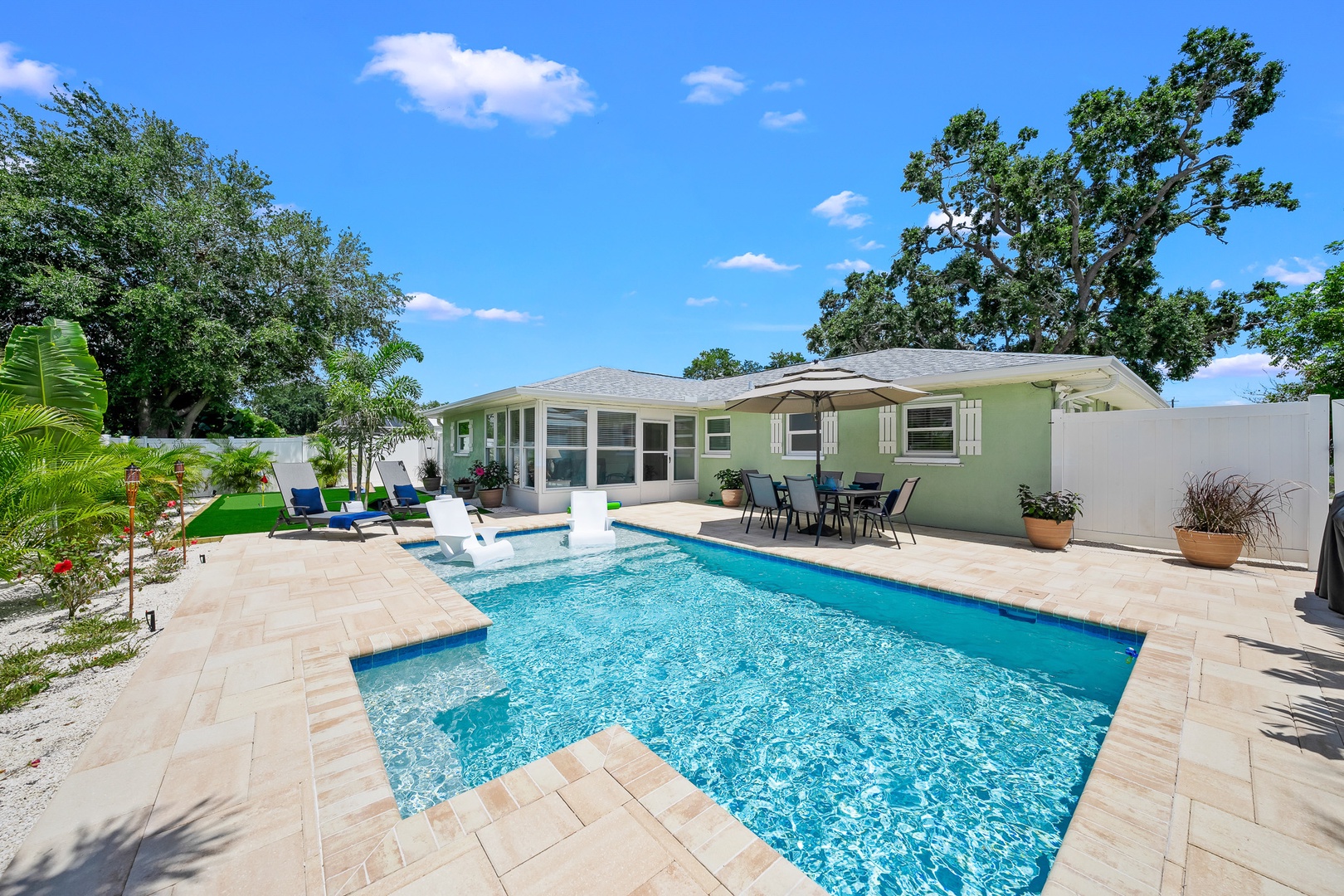 Large New Pool - Plenty of Sun