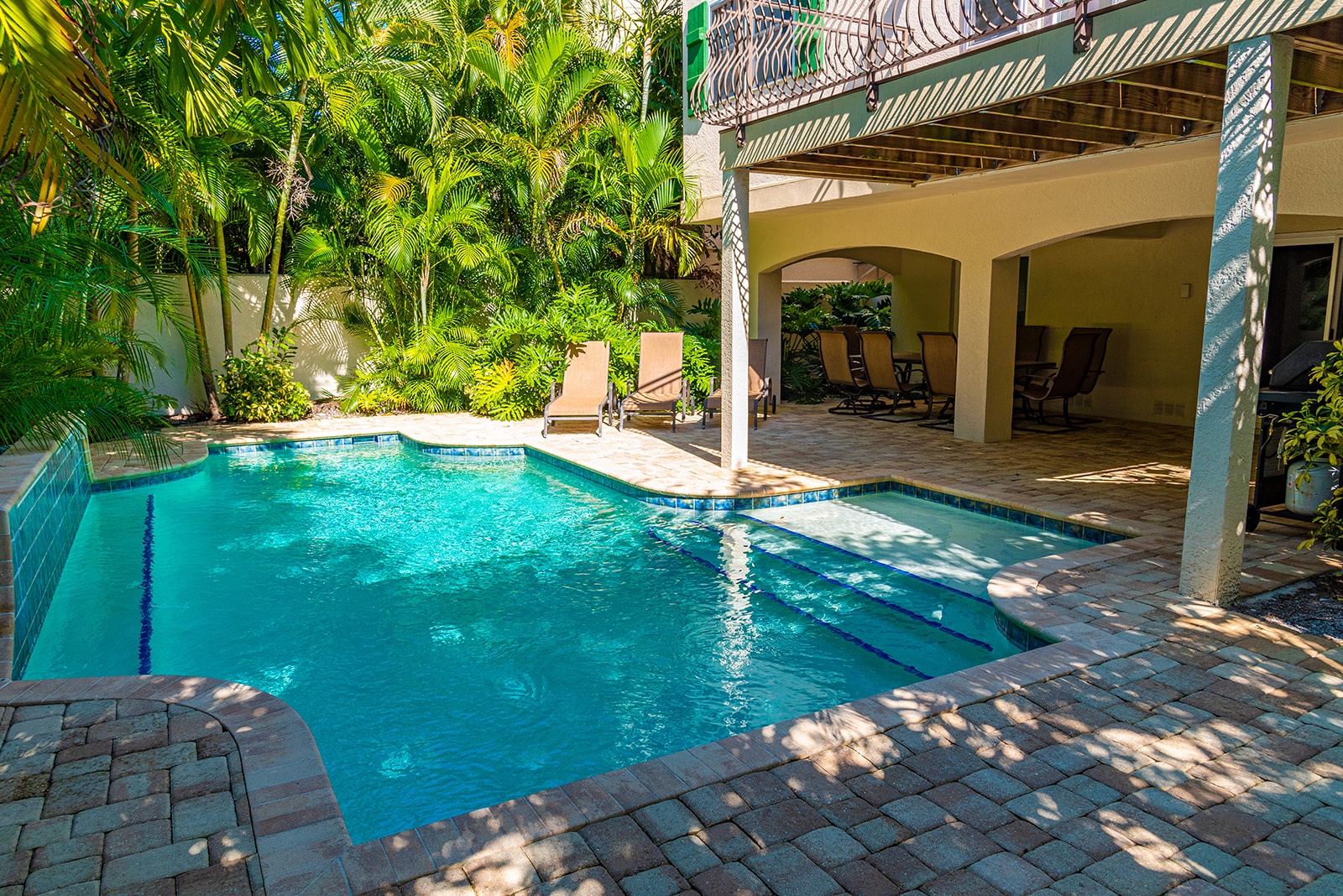 Poolside dining or lounging