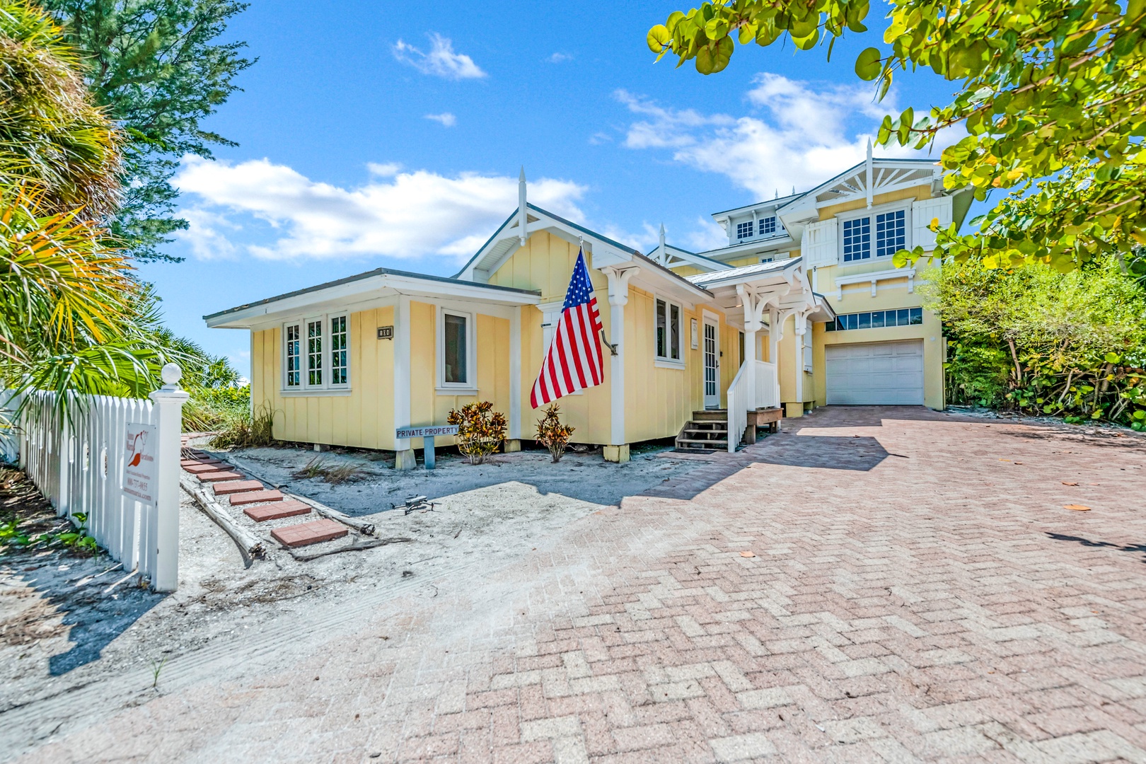 The Big Yellow House - Anna Maria Vacations