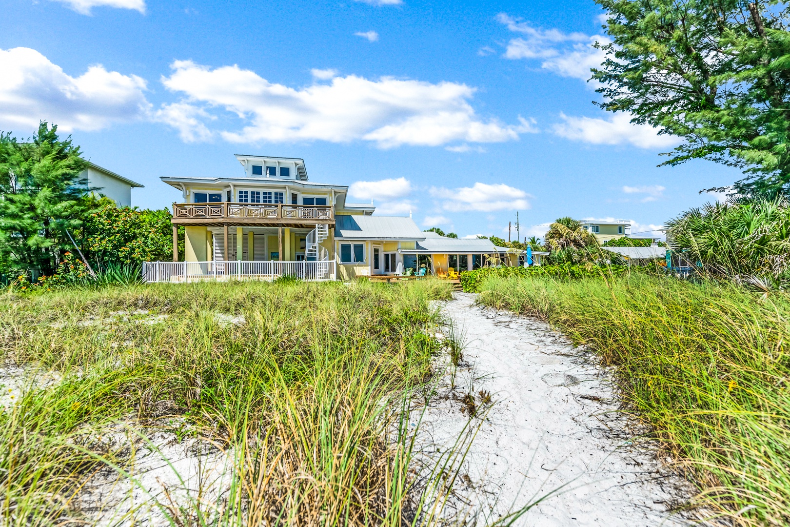 The Big Yellow House - Anna Maria Vacations